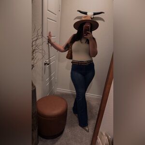 Lexieeeox is LIVE!🤎🤍🖤 Come hang, chat,shop & Learn sign language!!!